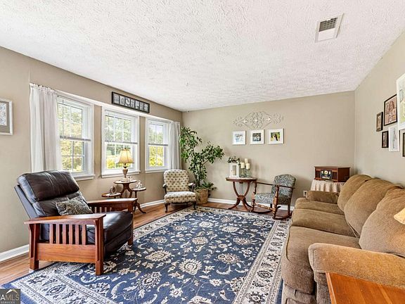 4th image of 3266 Alcazar Dr SW