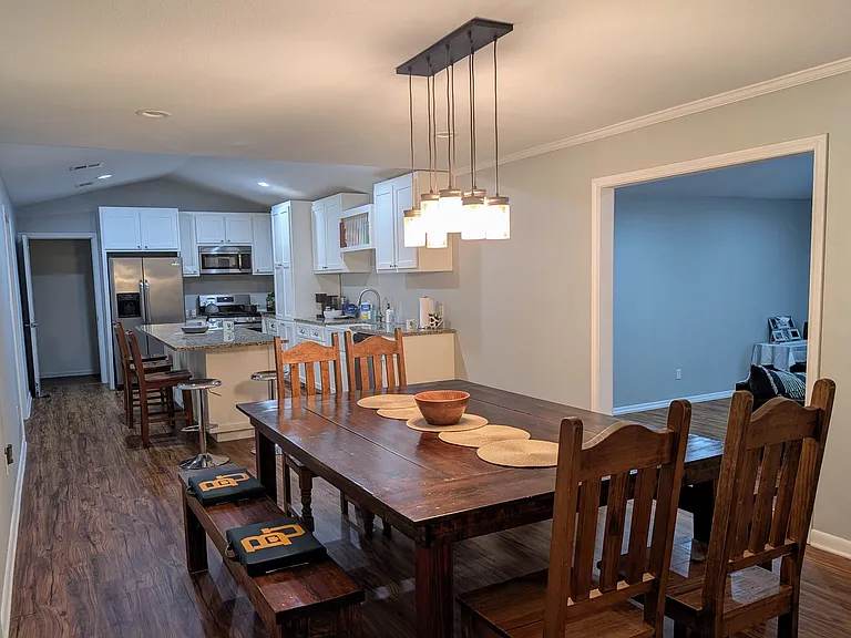 1311 Crestline St — Photo 4