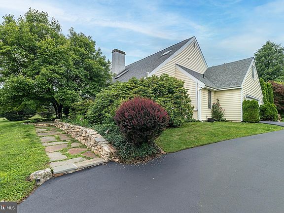 4th image of 375 Harshaw Dr