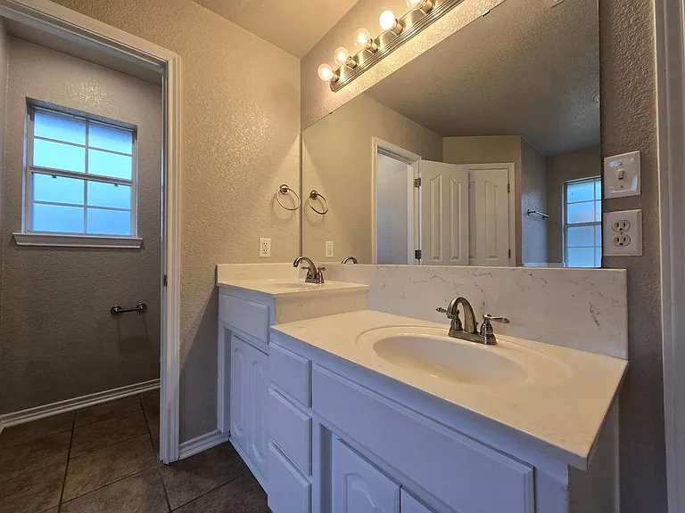 5609 Hunters Ridge Trl — Photo 14