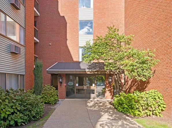 4975 Washington St #311, West Roxbury, MA 02132