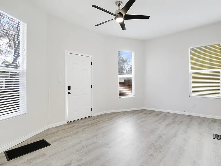 88 W 7th St #2 — Photo 9