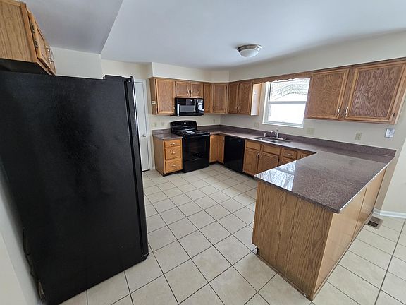 4th image of 2800 Deerfield Dr
