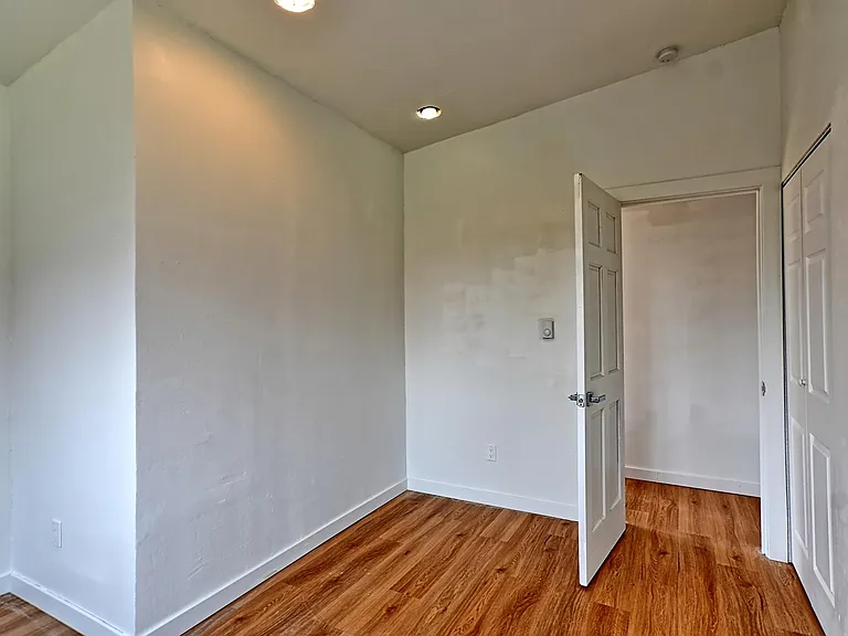 2551 NE 204th St — Photo 18