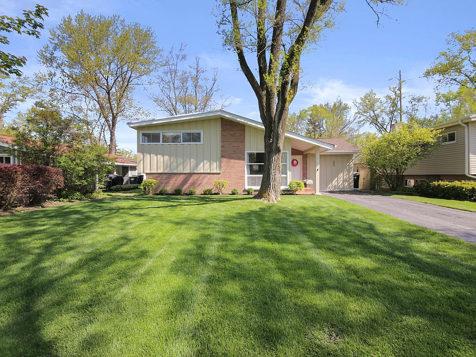 1st image of 300 Forestway Dr