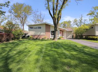 300 Forestway Dr, Northbrook, IL