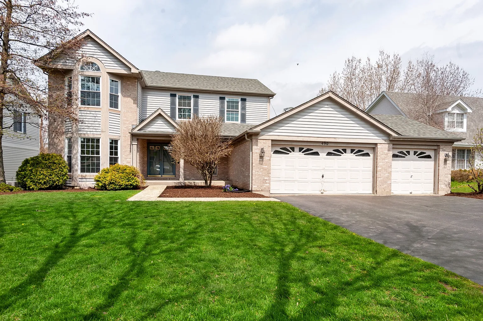 490 Flora Dr photo 1