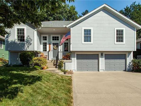2701 Richard Dr, Blue Springs, MO 64015