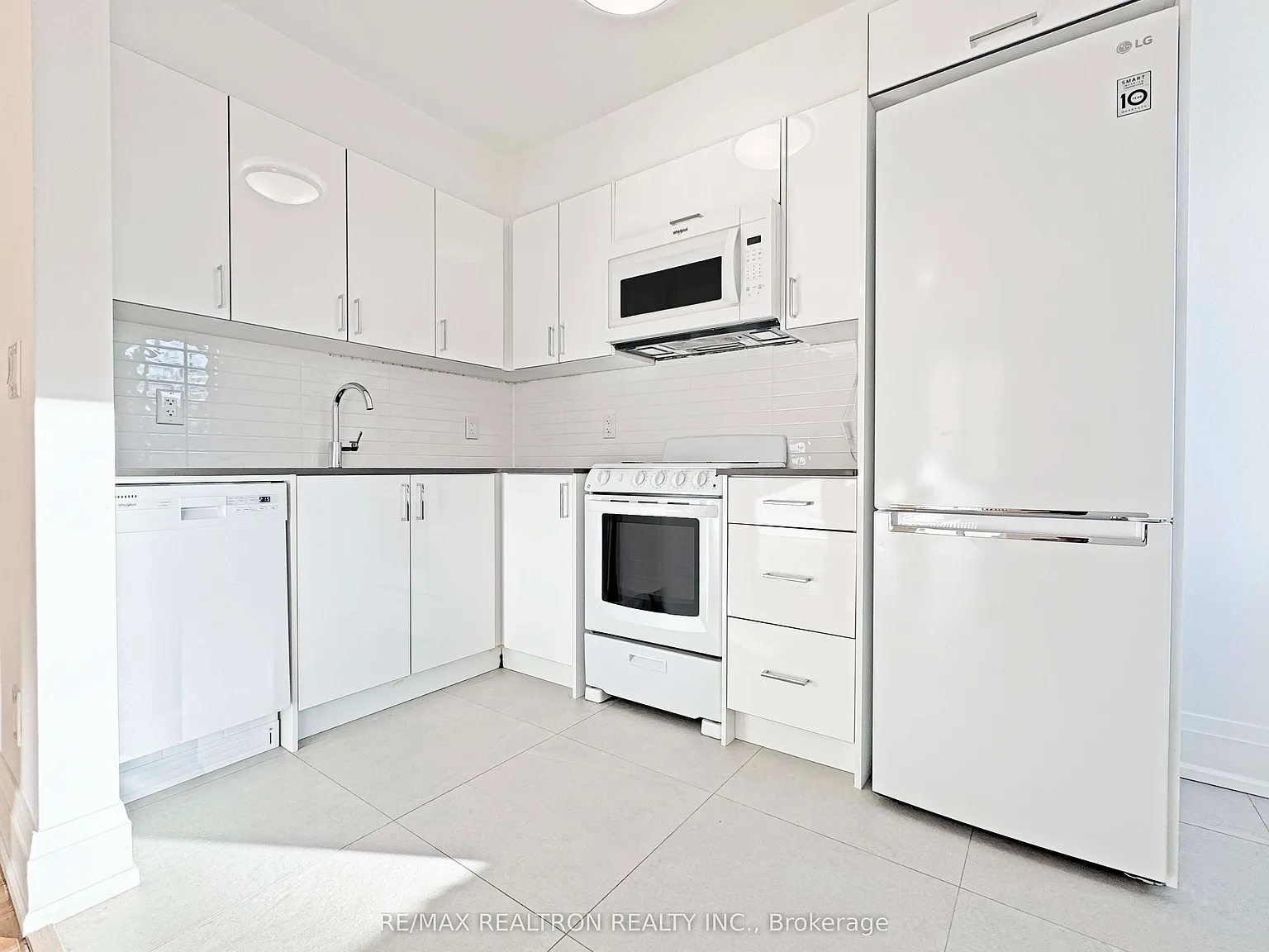 2 bed, $2,495 — Photo 3