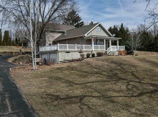 2615 W 32nd St, Dubuque, IA 52001