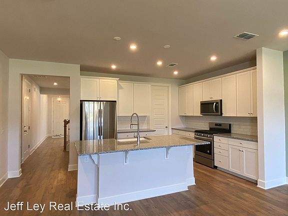 3rd image of 414 Griffin Way