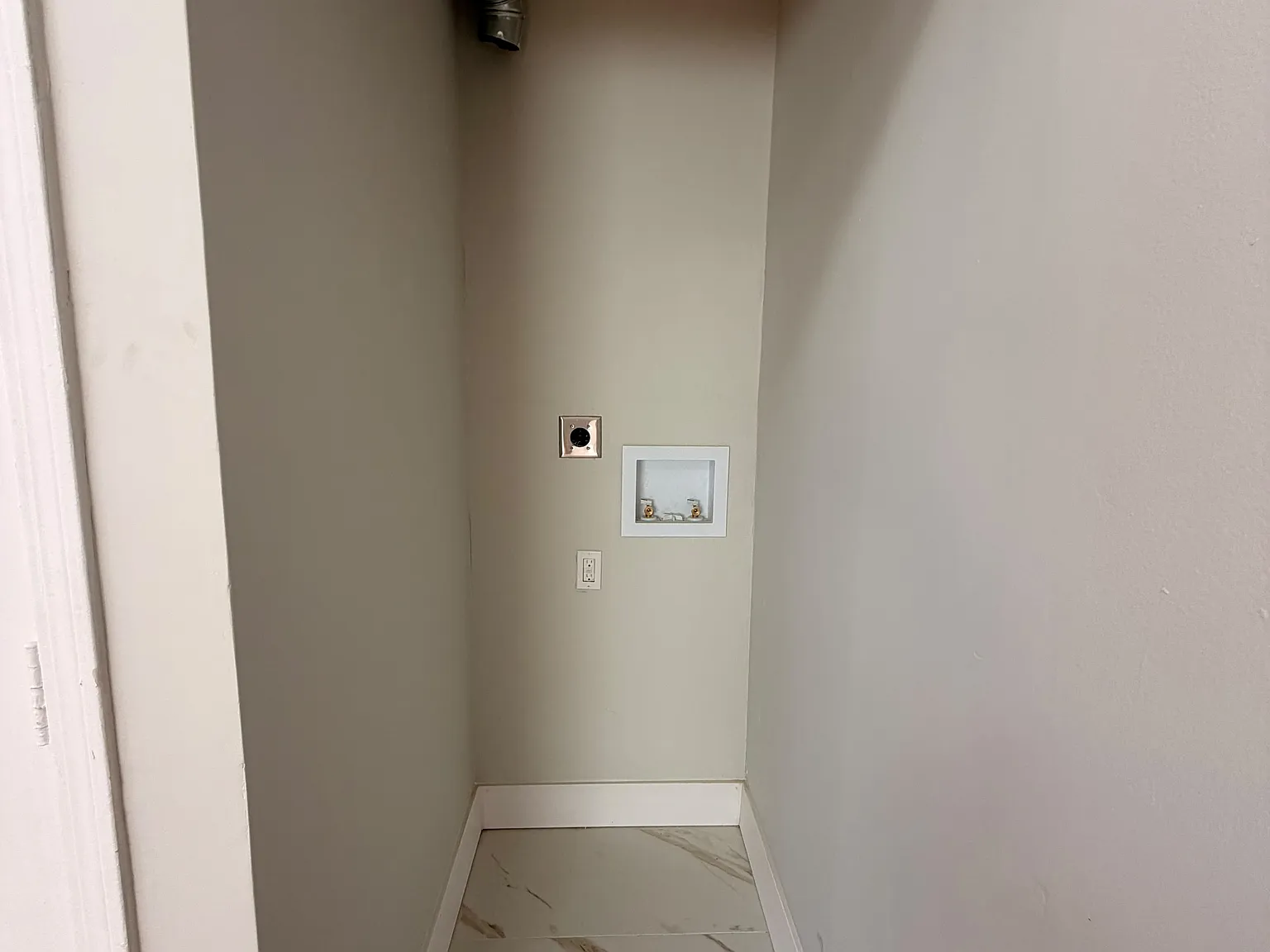 3 bed, $2,200 — Photo 2
