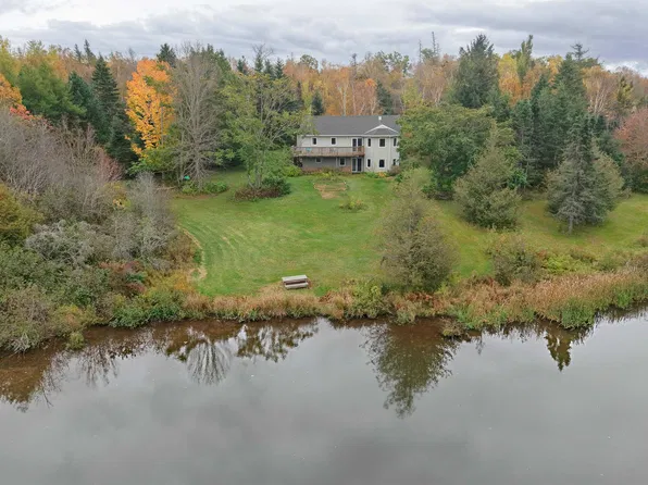 33 Macphail Park Rd, Saint John's Parish, PE C0A 2E0