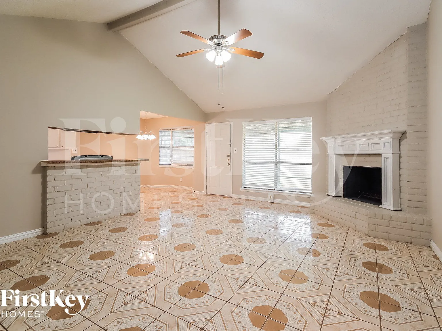 4 bed, 2.0 bath, 1566 sqft, $1,585 — Photo 2