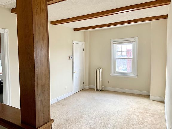 CEILING BEAMS ADD TEXTURE & DIMENSION TO A LIVING SPACE