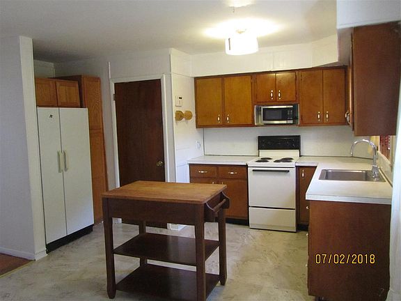4th image of 285 Mount Hope Dr