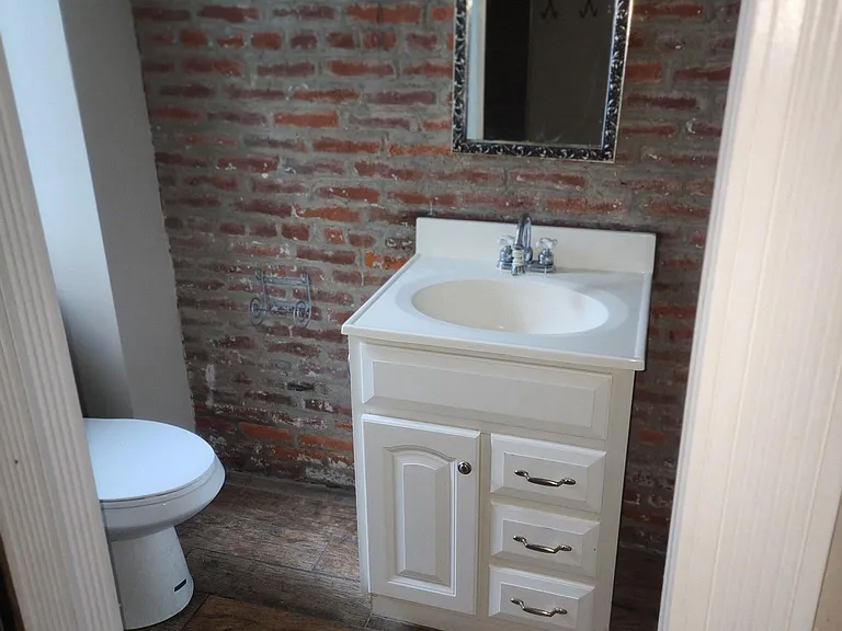 105 S 18th St #1 — Photo 15