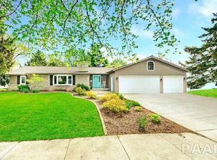 705 Crestview Dr, Washington, IL 61571