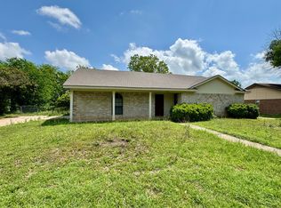 216 Lindenwood Ln E, Hewitt, TX 76643