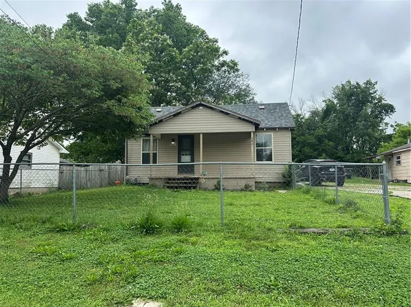 542 S Oak St, Nevada, MO 64772
