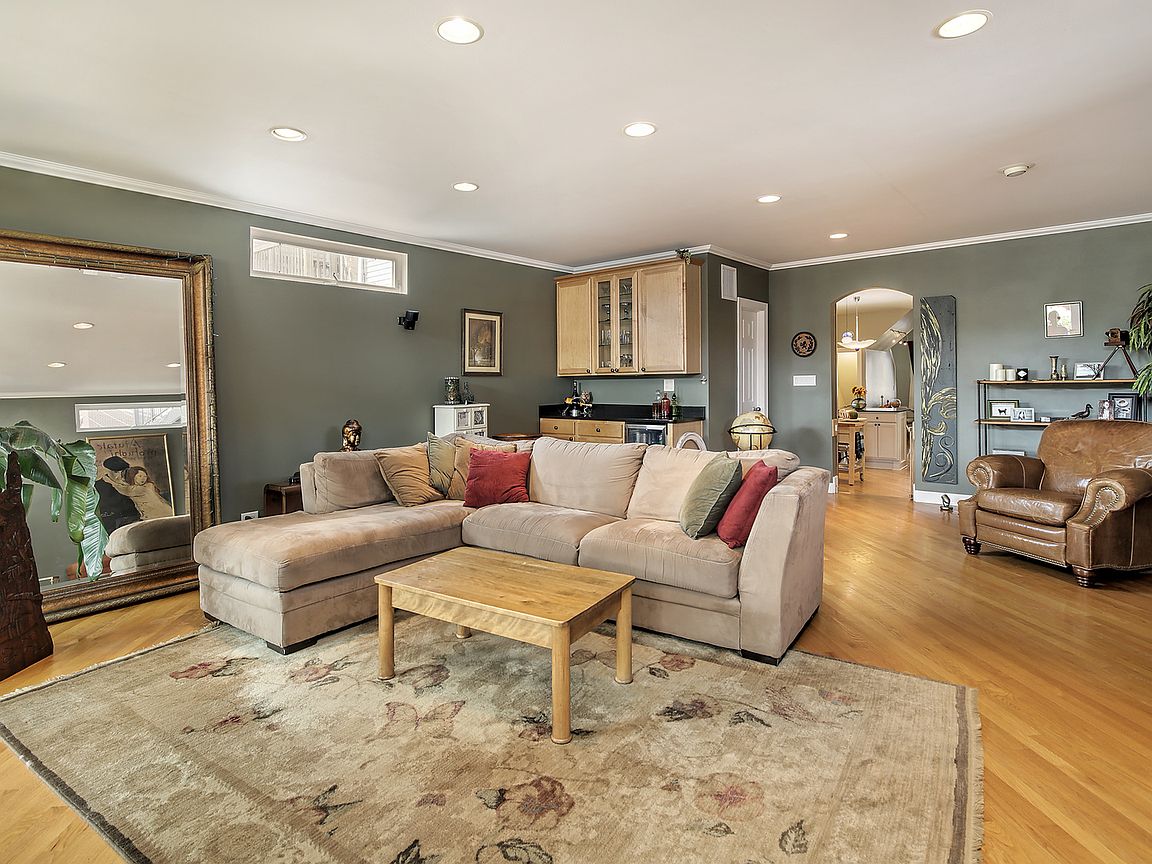 3021 N Oakley Ave, Chicago, IL 60618 | Zillow