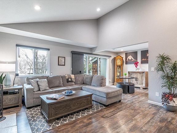 3rd image of 3114 La Terrace Cir