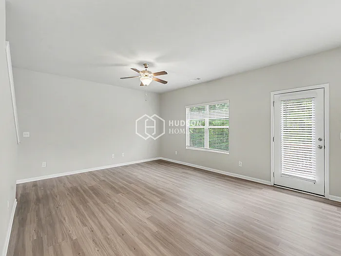 302 S Fortune Way — Photo 3