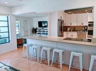 250 NE 21st St, Boca Raton, FL 33431