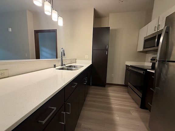 4th image of 5414 Mineral Point Rd #106