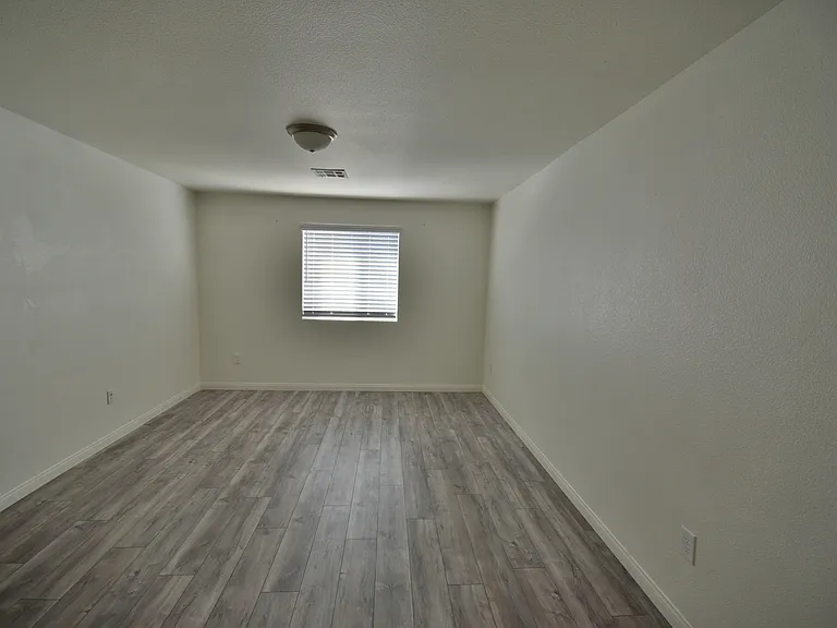 3041 Lake Como Ave — Photo 25