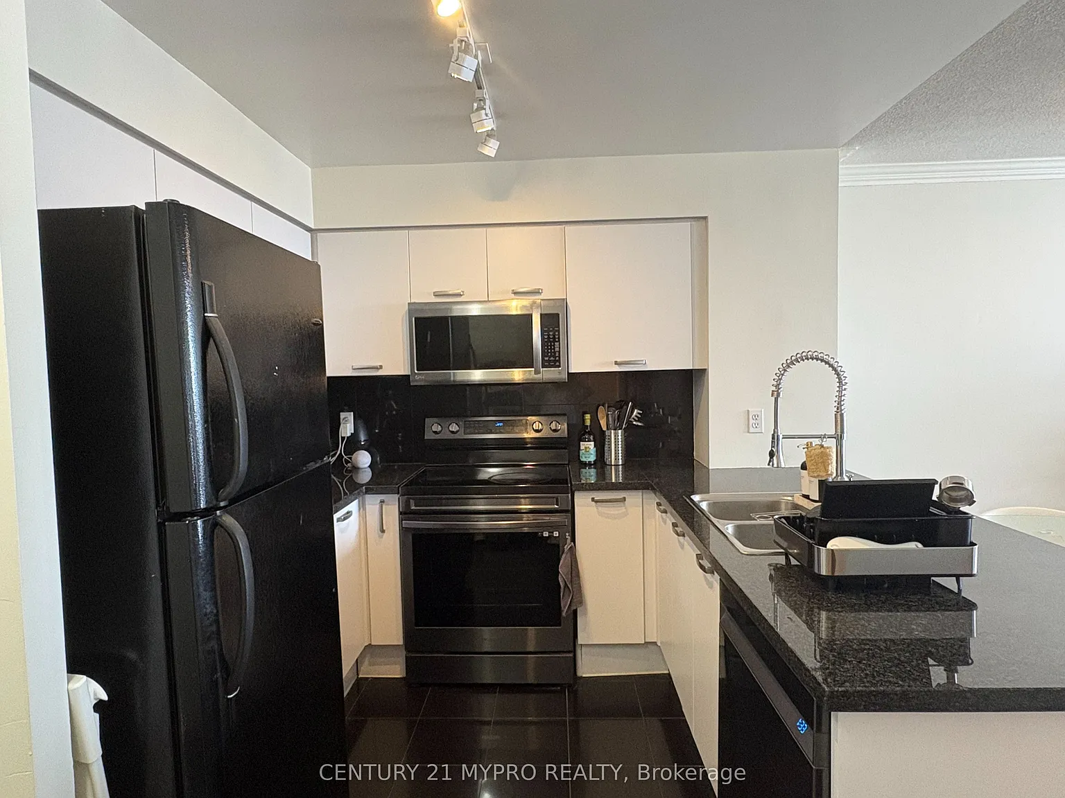 1 bed, $2,300 — Photo 2