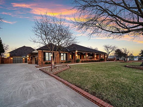 4th image of 1813 Bahama Rd