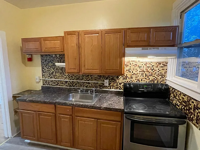 444 W Allen St #1 — Photo 8
