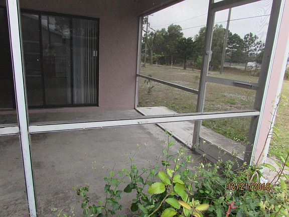 4th image of 340 NW Airoso Blvd