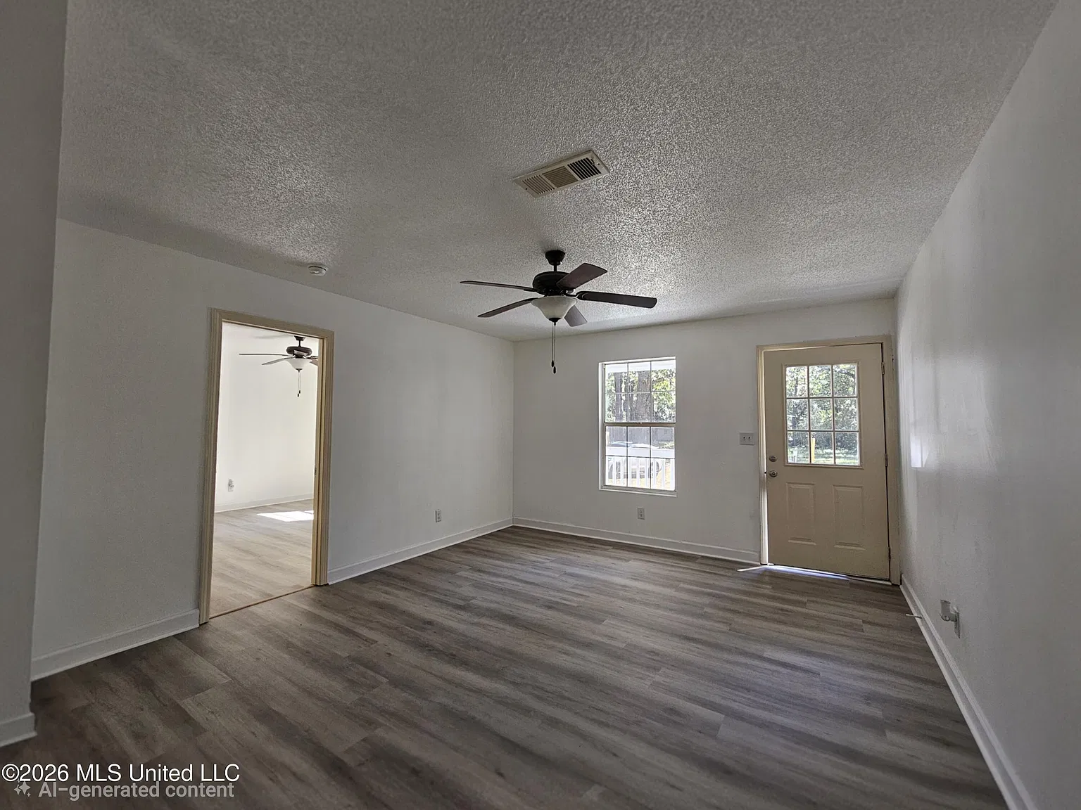 4 bed, 2.0 bath, 1300 sqft, $1,600 — Photo 2