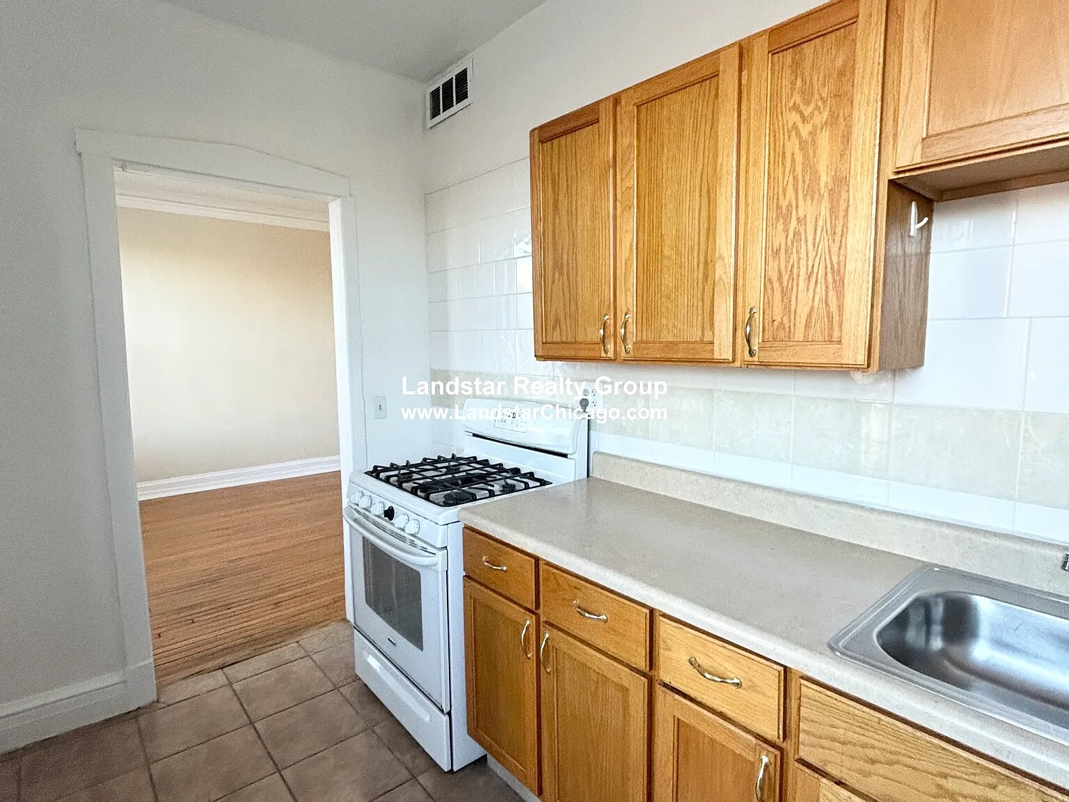2 bed, 1.0 bath, $1,695 — Photo 2
