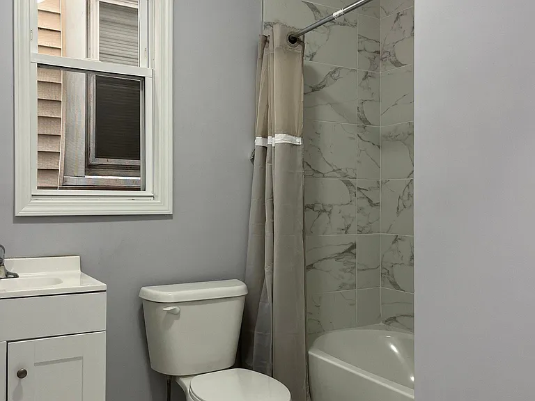 1010 Flora St #1 — Photo 5
