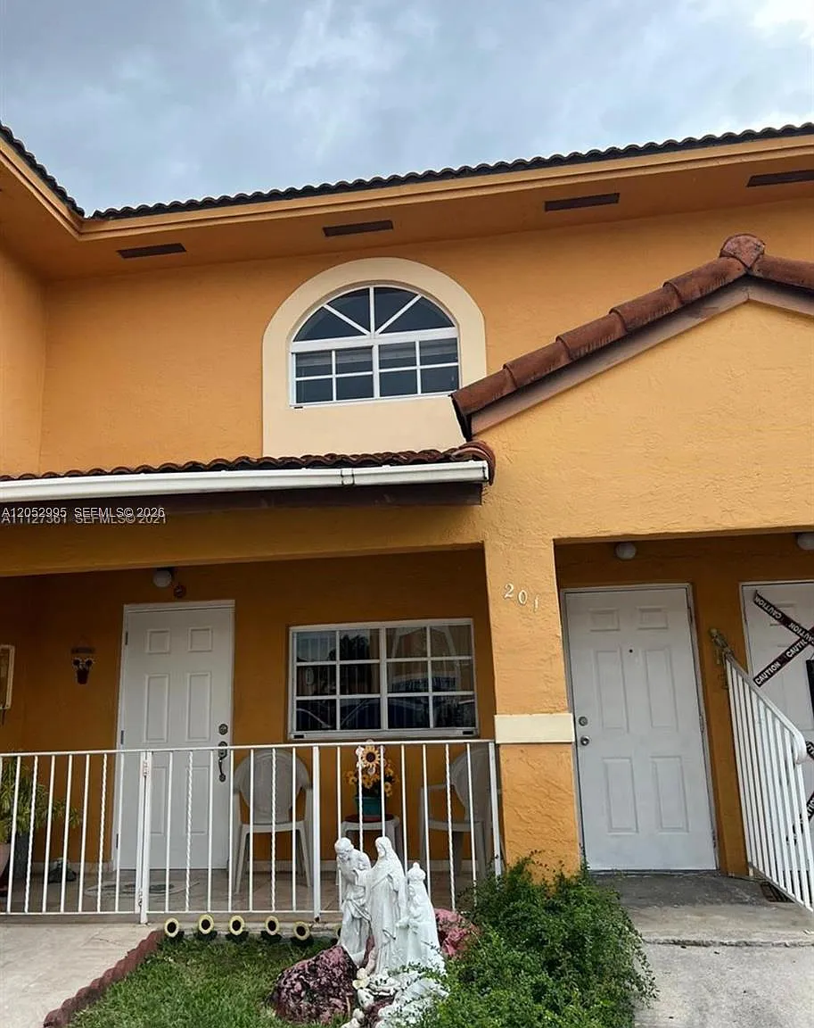 El Prado Xv Condo — Photo 1