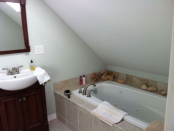 Master bathroom 