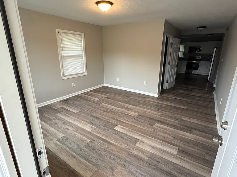 207 Earlene Ct — Photo 2