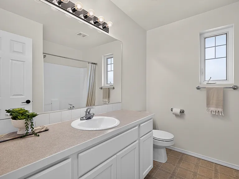 659 Vashon Pl NE — Photo 20