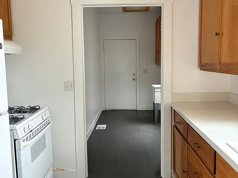 1144 Willis St — Photo 6