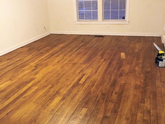 4th image of 916 Clayton Ave