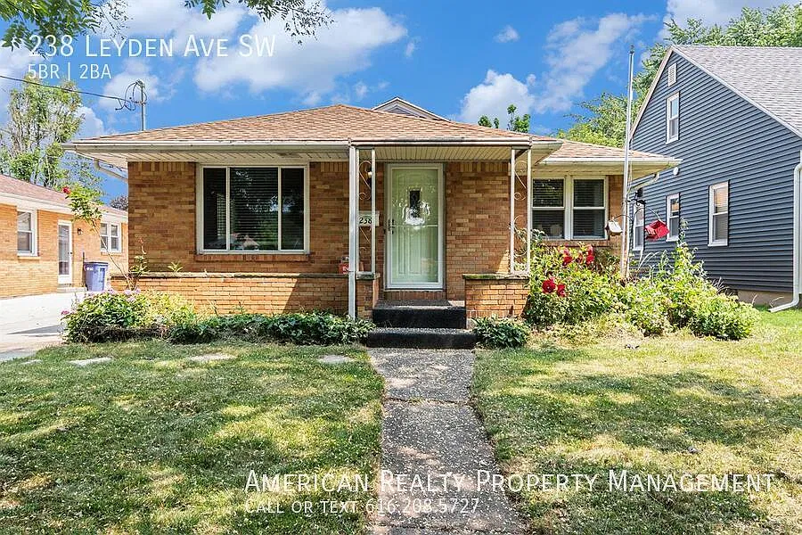 5 bed, 1900 sqft, $3,000 — Photo 1