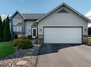 207 Sunshine Ln, Faribault, MN 55021