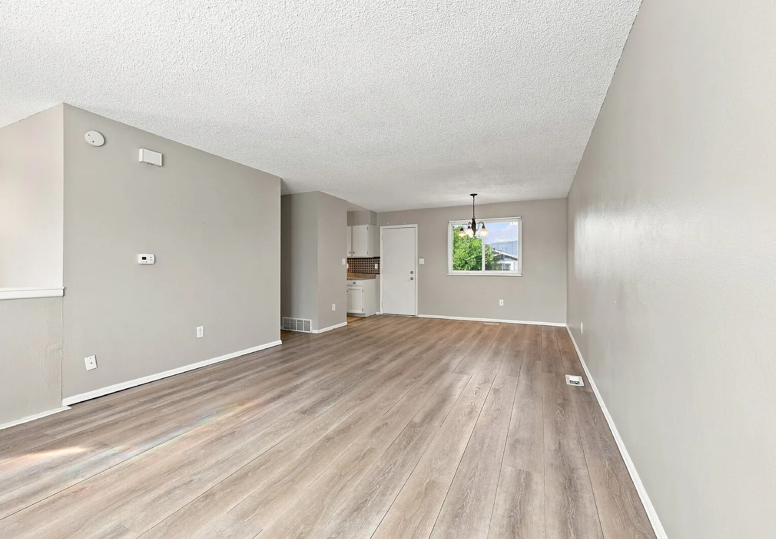 3 bed, 1.5 bath, 1111 sqft, $1,896 — Photo 3