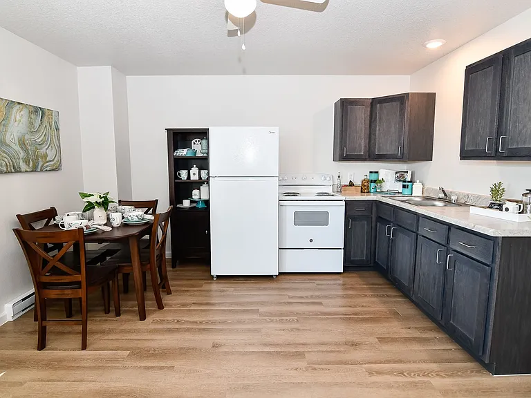 2218 Newton Rd — Photo 4