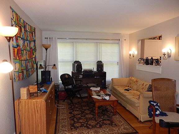 2nd image of 1814 Sunset Ln