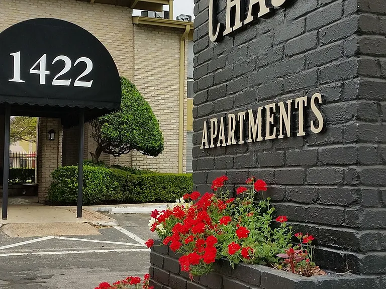Chevy Chase Apartments — Photo 1