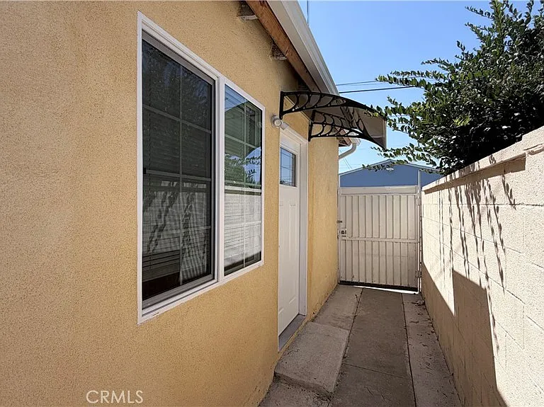 20210 Hartland St — Photo 1